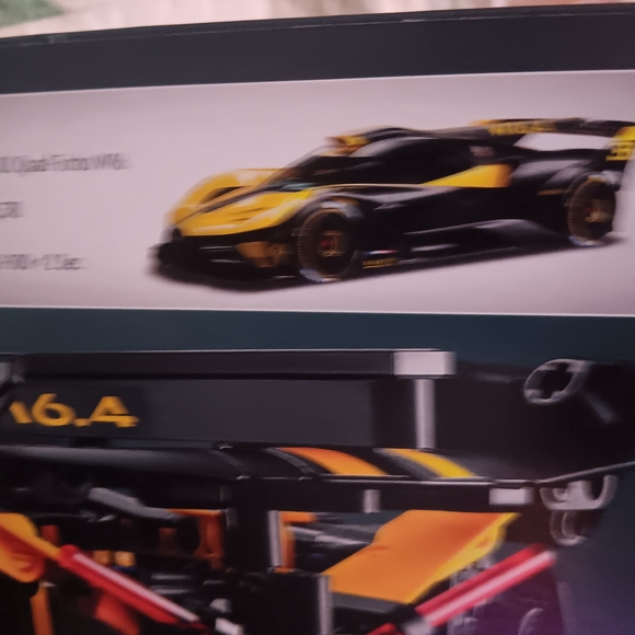 LEGO Technic Bugatti Race Car - Yellow and Black - Picture 3 of 4